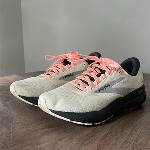 Women’s Brooks “Ghost 16” Sz 6-1/2